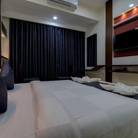 Hotel Mourya Residency Navi Mumbai Exterior foto