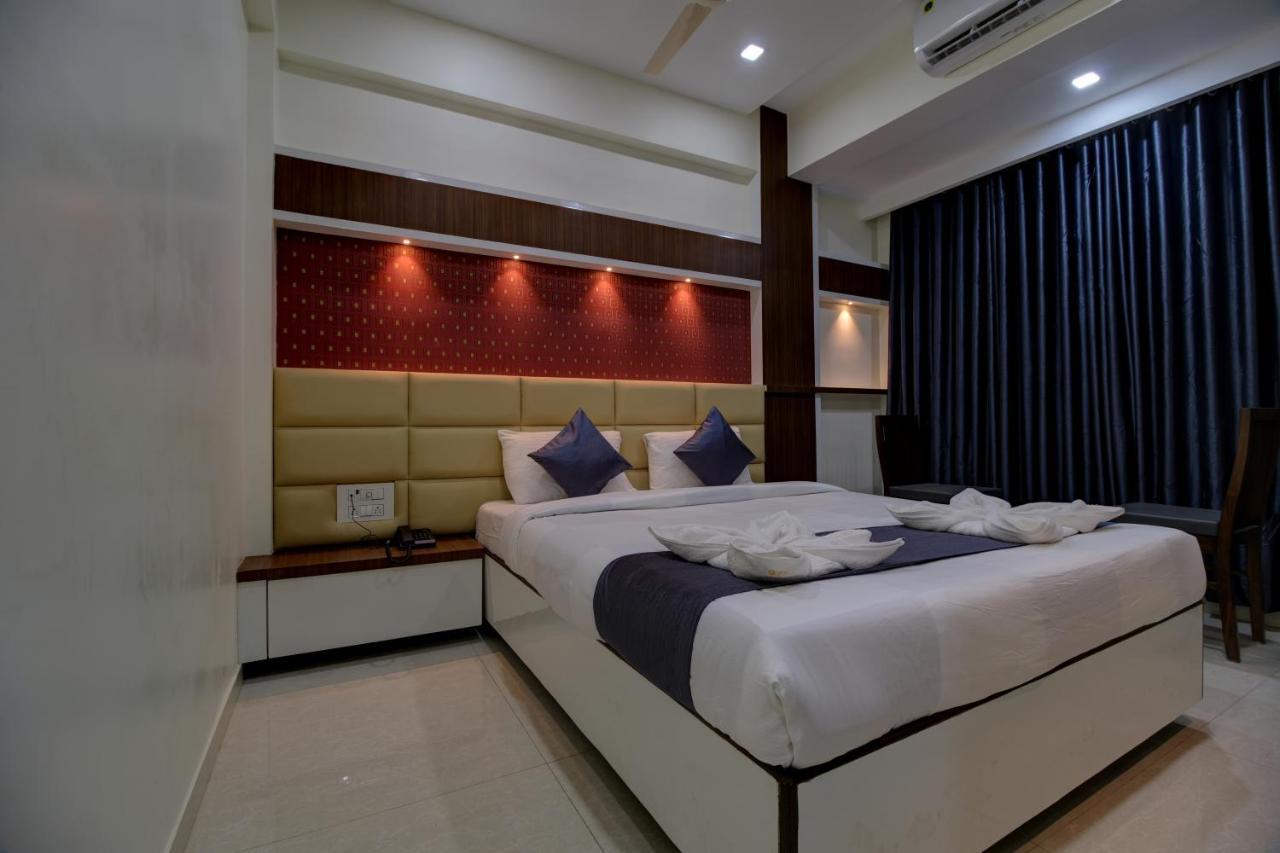 Hotel Mourya Residency Navi Mumbai Exterior foto